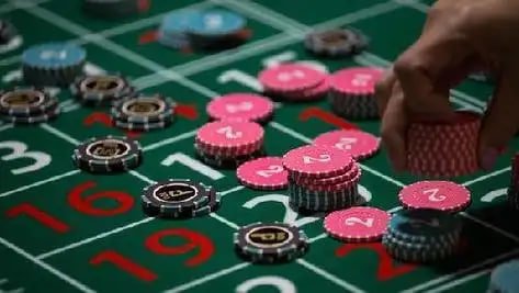 Màn hình game slot online tại vina24h hiển thị trên điện thoại